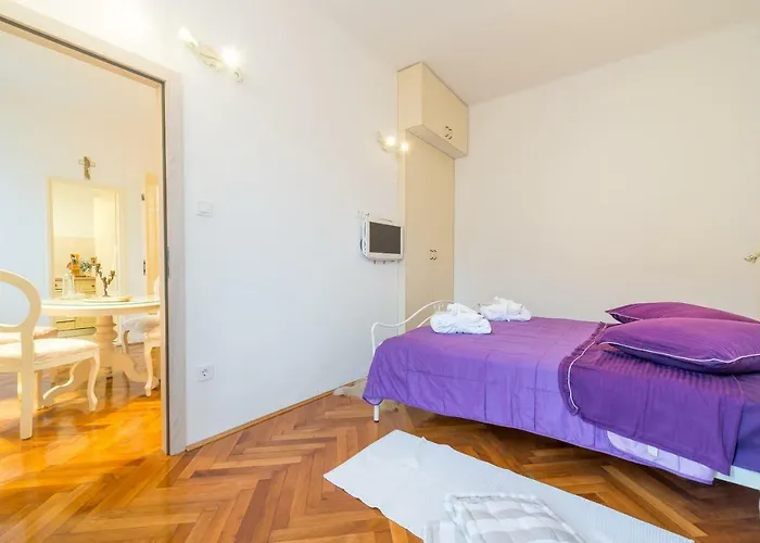 Elegant & Enchanting - Apartment At Old Town Entrance -