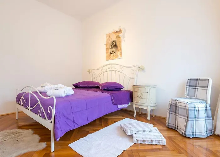 Elegant & Enchanting - Apartment At Old Town Entrance -