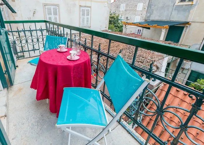Elegant & Enchanting - Apartment At Old Town Entrance -