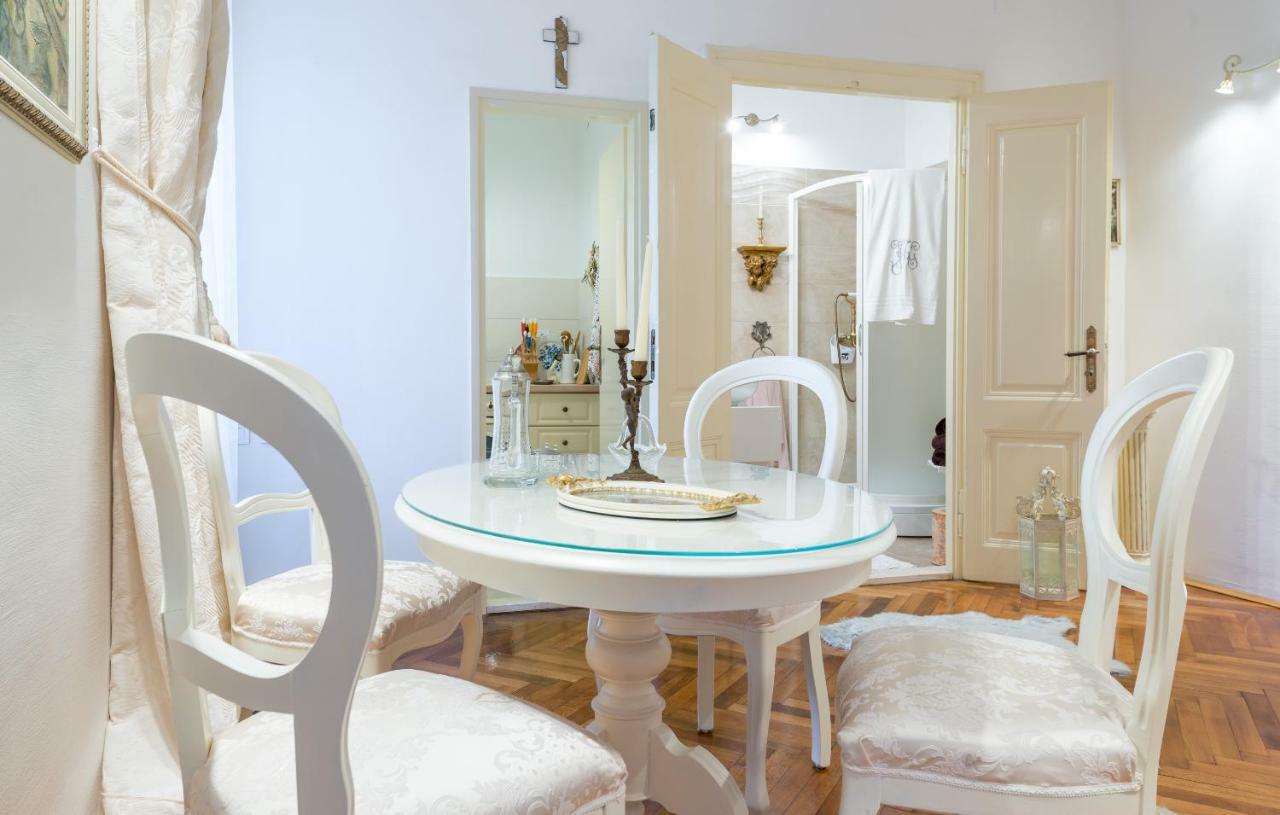 Elegant & Enchanting - At Old Town Entrance - Dubrownik
